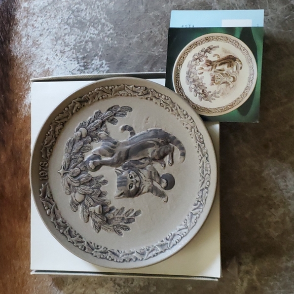 1978 Santa's Helpers Barbara Linley Adams 1st Christmas Plate Poole England 8" - Picture 4 of 4